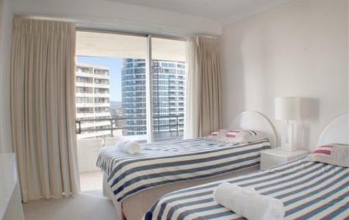 фото отеля Zenith Ocean Front Apartments
