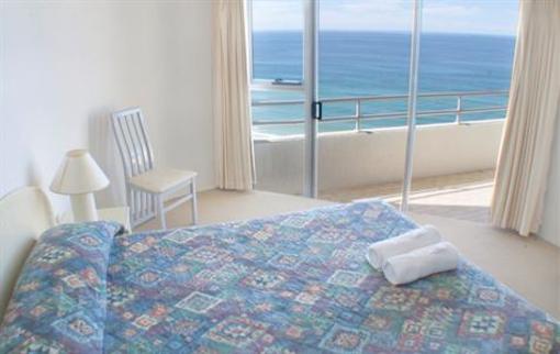 фото отеля Zenith Ocean Front Apartments
