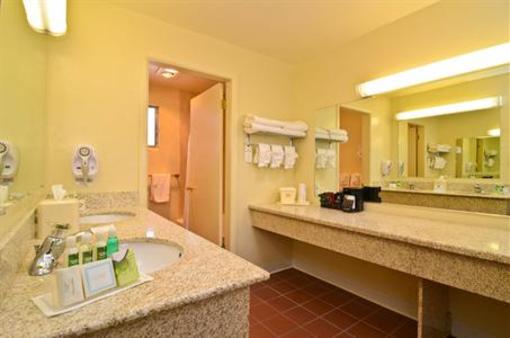 фото отеля BEST WESTERN Turquoise Inn and Suites