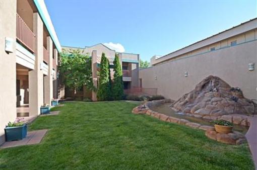 фото отеля BEST WESTERN Turquoise Inn and Suites
