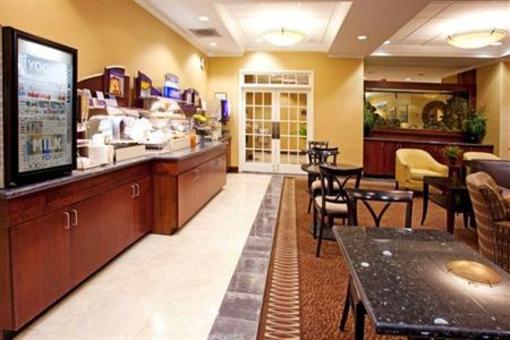 фото отеля Holiday Inn Express Columbus at Northlake