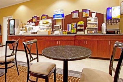 фото отеля Holiday Inn Express Columbus at Northlake