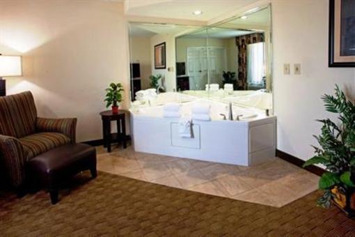 фото отеля Holiday Inn Express Columbus at Northlake