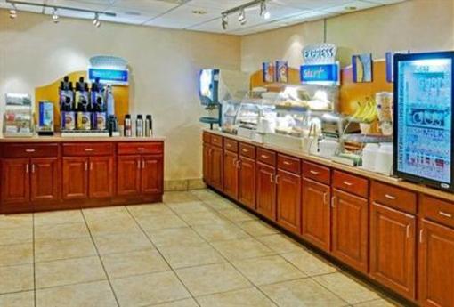 фото отеля Holiday Inn Express - Medical Center Midtown