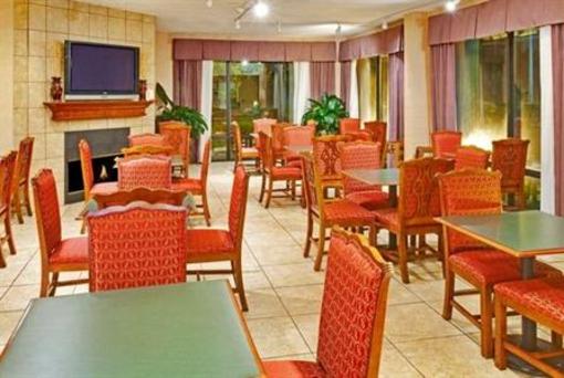 фото отеля Holiday Inn Express - Medical Center Midtown