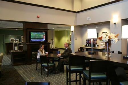 фото отеля Hampton Inn & Suites Suisun City Waterfront