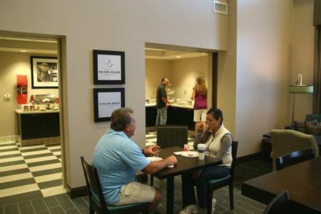 фото отеля Hampton Inn & Suites Suisun City Waterfront