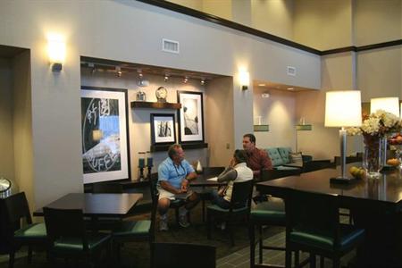 фото отеля Hampton Inn & Suites Suisun City Waterfront