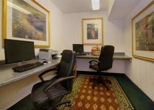фото отеля Clarion Hotel & Suites Conference Center