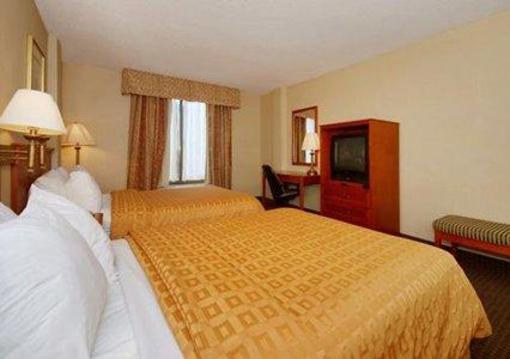 фото отеля Clarion Hotel & Suites Conference Center