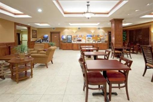 фото отеля Holiday Inn Express Hotel & Suites Laredo-Event Center Area