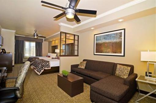 фото отеля BEST WESTERN PREMIER Crown Chase Inn & Suites