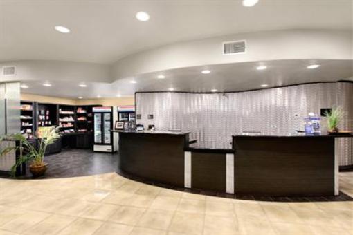 фото отеля BEST WESTERN PREMIER Crown Chase Inn & Suites