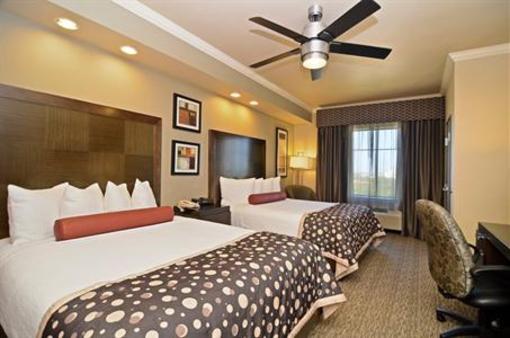 фото отеля BEST WESTERN PREMIER Crown Chase Inn & Suites