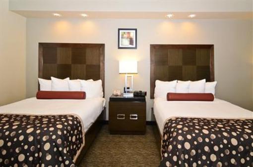фото отеля BEST WESTERN PREMIER Crown Chase Inn & Suites