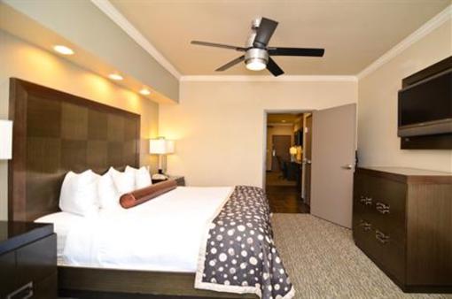 фото отеля BEST WESTERN PREMIER Crown Chase Inn & Suites
