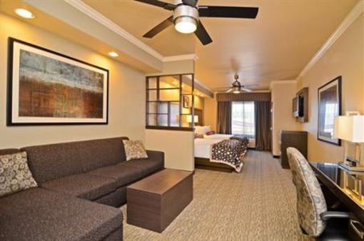 фото отеля BEST WESTERN PREMIER Crown Chase Inn & Suites