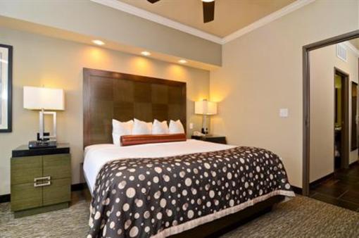 фото отеля BEST WESTERN PREMIER Crown Chase Inn & Suites