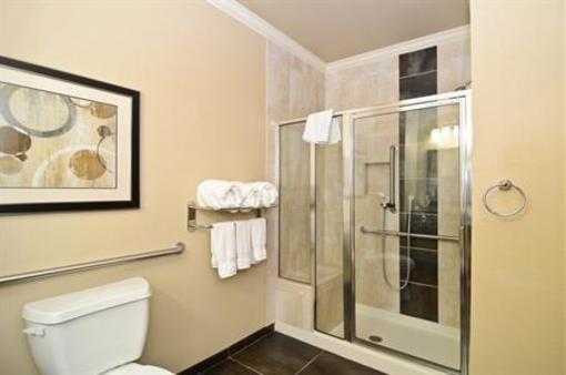 фото отеля BEST WESTERN PREMIER Crown Chase Inn & Suites