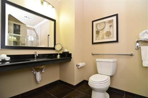 фото отеля BEST WESTERN PREMIER Crown Chase Inn & Suites