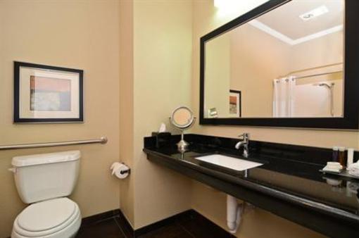 фото отеля BEST WESTERN PREMIER Crown Chase Inn & Suites