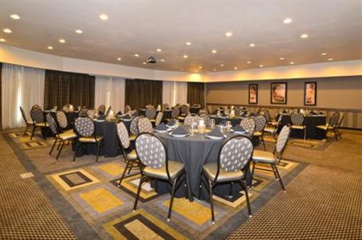 фото отеля BEST WESTERN PREMIER Crown Chase Inn & Suites