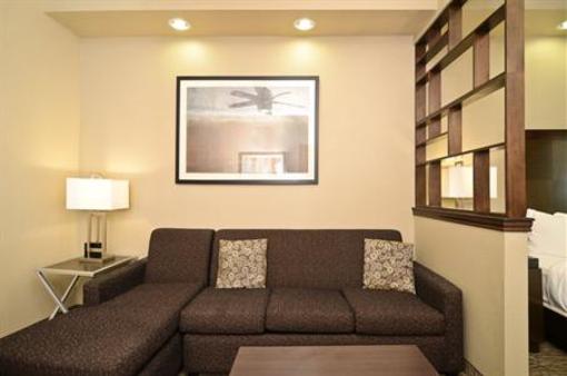 фото отеля BEST WESTERN PREMIER Crown Chase Inn & Suites