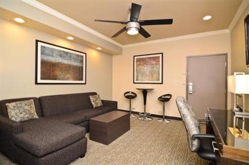 фото отеля BEST WESTERN PREMIER Crown Chase Inn & Suites