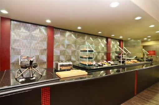 фото отеля BEST WESTERN PREMIER Crown Chase Inn & Suites