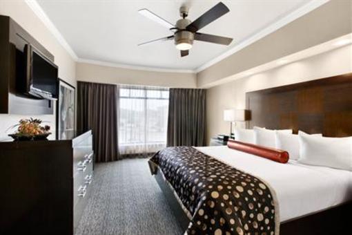 фото отеля BEST WESTERN PREMIER Crown Chase Inn & Suites