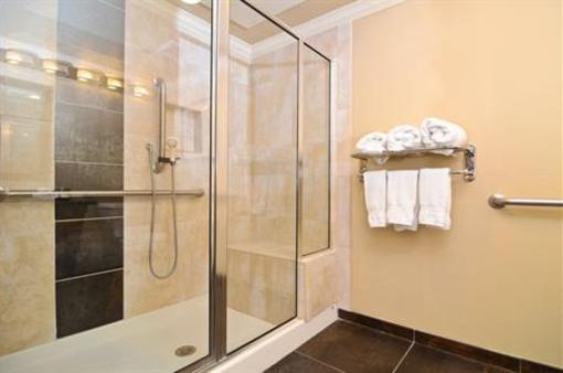 фото отеля BEST WESTERN PREMIER Crown Chase Inn & Suites