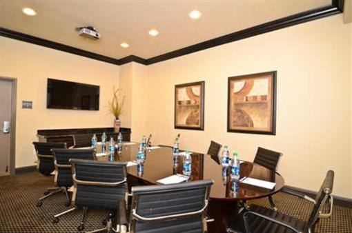 фото отеля BEST WESTERN PREMIER Crown Chase Inn & Suites