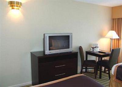 фото отеля Quality Inn Peterborough (Canada)