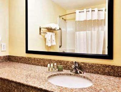 фото отеля Baymont Inn & Suites Savannah South