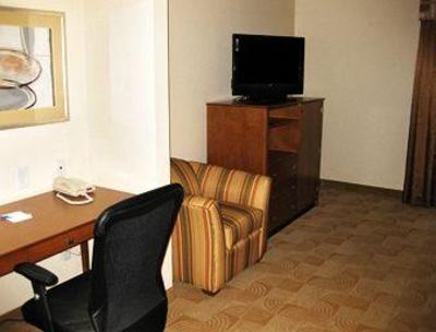 фото отеля Baymont Inn & Suites Savannah South
