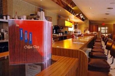 фото отеля BEST WESTERN PLUS Hollywood Hills Hotel