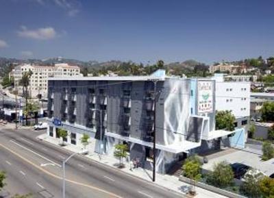 фото отеля BEST WESTERN PLUS Hollywood Hills Hotel