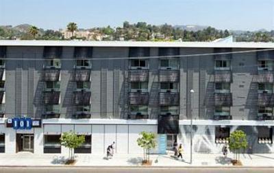 фото отеля BEST WESTERN PLUS Hollywood Hills Hotel