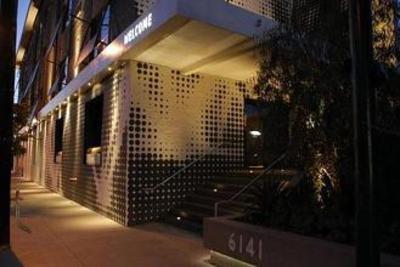 фото отеля BEST WESTERN PLUS Hollywood Hills Hotel