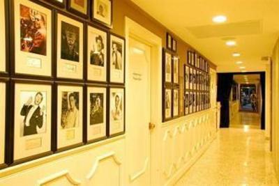 фото отеля BEST WESTERN PLUS Hollywood Hills Hotel