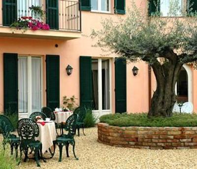 фото отеля Hostellerie du Golf