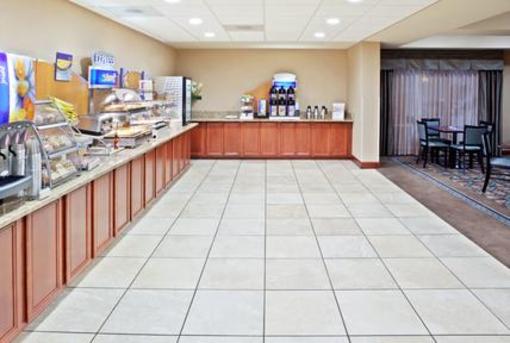 фото отеля Holiday Inn Express Hotel & Suites Marysville