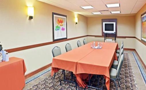 фото отеля Holiday Inn Express Hotel & Suites Marysville