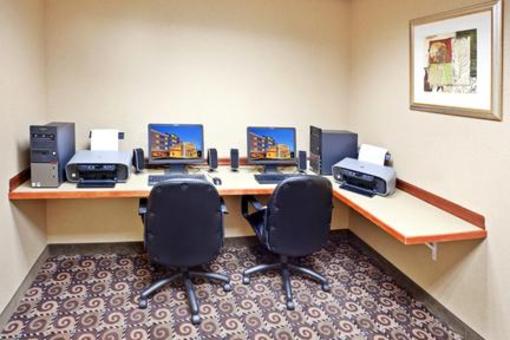фото отеля Holiday Inn Express Hotel & Suites Marysville