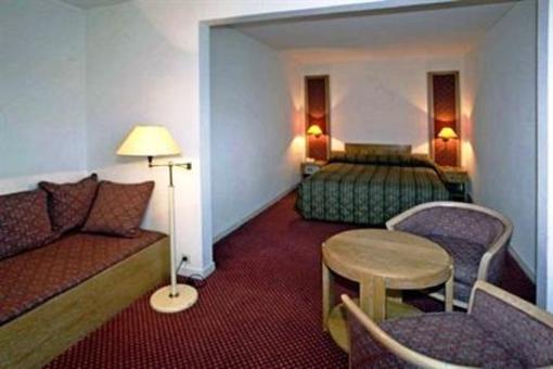 фото отеля Kyriad Hotel Nemours