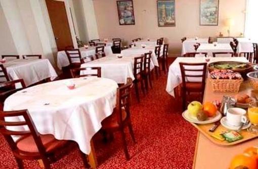 фото отеля Kyriad Hotel Nemours
