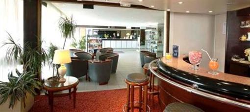 фото отеля Kyriad Hotel Nemours