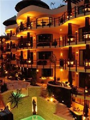 фото отеля El Taj Oceanfront & Beachside Condo Hotel