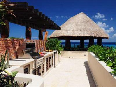 фото отеля El Taj Oceanfront & Beachside Condo Hotel