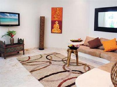 фото отеля El Taj Oceanfront & Beachside Condo Hotel